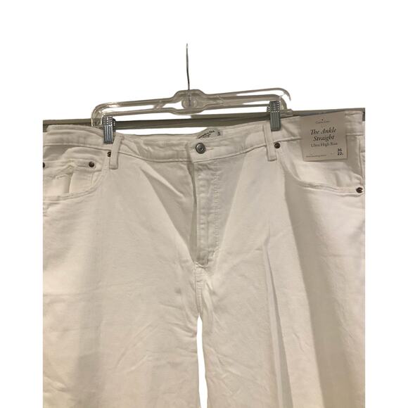 NWT New Abercrombie Curve Love Ultra High Rise DistressedStraight Jean Denim - Picture 14 of 16